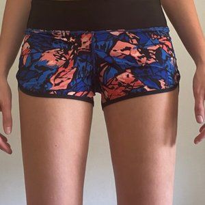 Lululemon multicolored speed shorts 2.5 " size 6